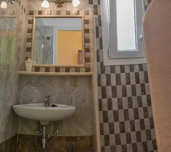 Eleni'S Rooms Hotel *